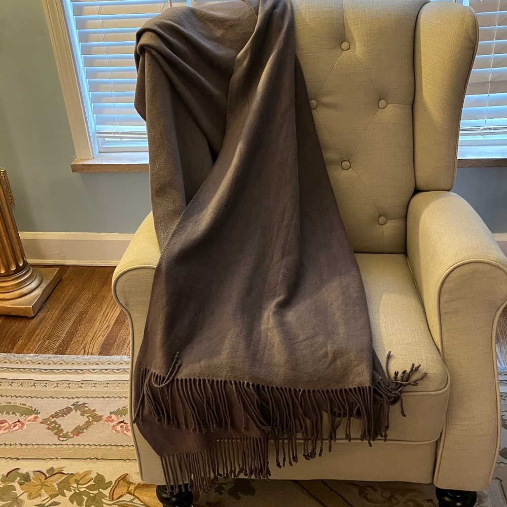 New Gorgeous Charcoal Gray Fleece Blanket Shawl w/  Velvet-Like Sheen and Fringe